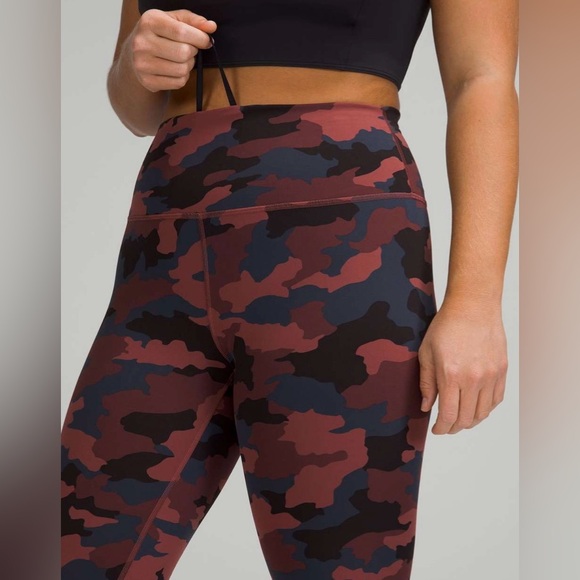 Lululemon Wunder Train High-Rise Tight 28". Size 8 - Picture 3 of 7